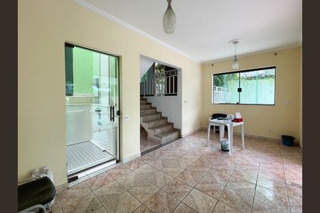 Casa à venda com 327m², 3 quartos e 6 vagas Casa à venda com 327m², 3 quartos e 6 vagasHall