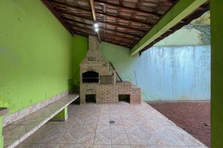 Casa à venda com 327m², 3 quartos e 6 vagas Casa à venda com 327m², 3 quartos e 6 vagasÁrea - Churrasqueira