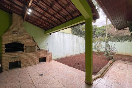 Casa à venda com 327m², 3 quartos e 6 vagas Casa à venda com 327m², 3 quartos e 6 vagasÁrea - Churrasqueira