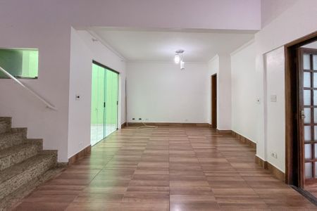 Casa à venda com 327m², 3 quartos e 6 vagas Casa à venda com 327m², 3 quartos e 6 vagasSala