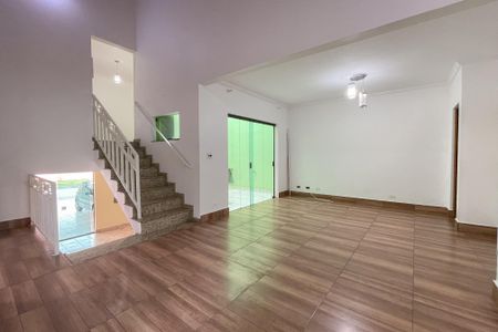 Casa à venda com 327m², 3 quartos e 6 vagas Casa à venda com 327m², 3 quartos e 6 vagasSala