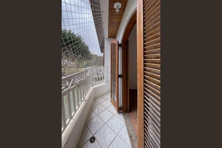 Casa à venda com 327m², 3 quartos e 6 vagas Casa à venda com 327m², 3 quartos e 6 vagasSacada - Quarto 1