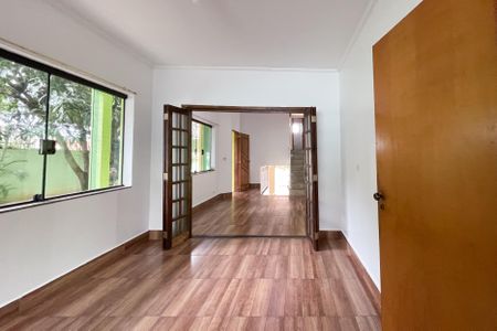 Casa à venda com 327m², 3 quartos e 6 vagas Casa à venda com 327m², 3 quartos e 6 vagasCozinha