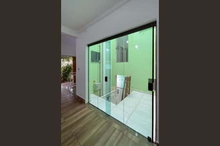 Casa à venda com 327m², 3 quartos e 6 vagas Casa à venda com 327m², 3 quartos e 6 vagasElevador