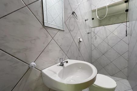 Casa à venda com 327m², 3 quartos e 6 vagas Casa à venda com 327m², 3 quartos e 6 vagasBanheiro Social 2