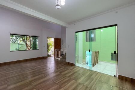 Casa à venda com 327m², 3 quartos e 6 vagas Casa à venda com 327m², 3 quartos e 6 vagasSala