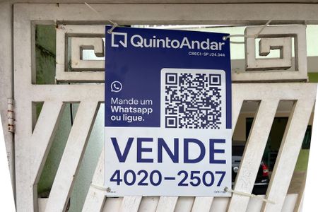 Casa à venda com 327m², 3 quartos e 6 vagas Casa à venda com 327m², 3 quartos e 6 vagasFachada