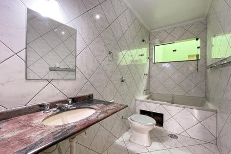 Casa à venda com 327m², 3 quartos e 6 vagas Casa à venda com 327m², 3 quartos e 6 vagasBanheiro - Suíte