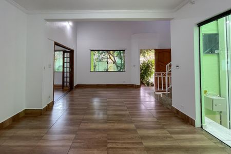 Casa à venda com 327m², 3 quartos e 6 vagas Casa à venda com 327m², 3 quartos e 6 vagasSala