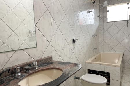 Casa à venda com 327m², 3 quartos e 6 vagas Casa à venda com 327m², 3 quartos e 6 vagasBanheiro Social