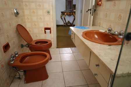 Casa à venda com 1000m², 3 quartos e 4 vagasBanheiro da Suíte 2