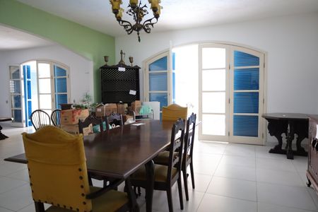 Casa à venda com 1000m², 3 quartos e 4 vagasSala