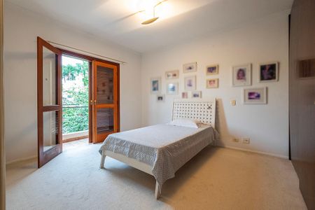 Casa à venda com 380m², 5 quartos e 4 vagasQuarto 2