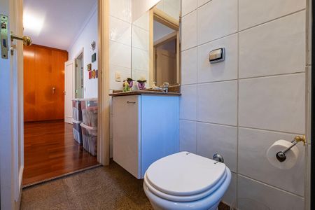 Casa à venda com 380m², 5 quartos e 4 vagasBanheiro da Suíte 2