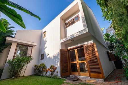 Casa à venda com 380m², 5 quartos e 4 vagasFachada
