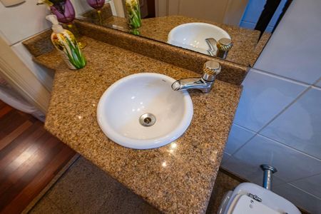 Casa à venda com 380m², 5 quartos e 4 vagasBanheiro da Suíte 2