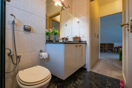 Casa à venda com 380m², 5 quartos e 4 vagasBanheiro 1