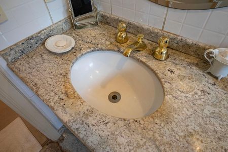 Casa à venda com 380m², 5 quartos e 4 vagasBanheiro 2