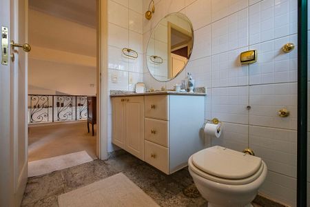 Casa à venda com 380m², 5 quartos e 4 vagasBanheiro 2