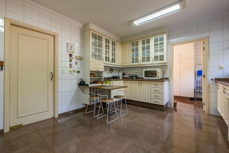 Casa à venda com 380m², 5 quartos e 4 vagasCozinha