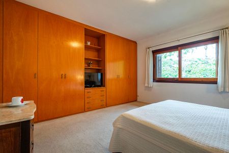 Casa à venda com 380m², 5 quartos e 4 vagasSuíte