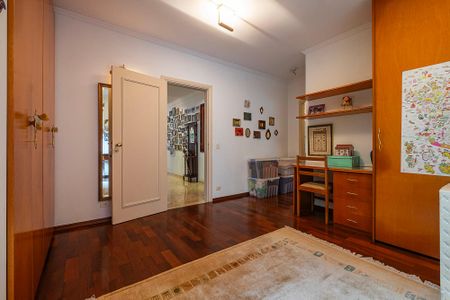 Casa à venda com 380m², 5 quartos e 4 vagasSuíte 2