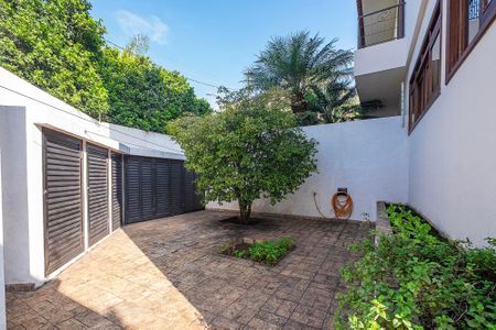 Casa à venda com 380m², 5 quartos e 4 vagasQuintal