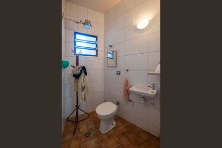 Casa à venda com 380m², 5 quartos e 4 vagasQuintal - Banheiro