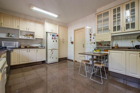 Casa à venda com 380m², 5 quartos e 4 vagasCozinha