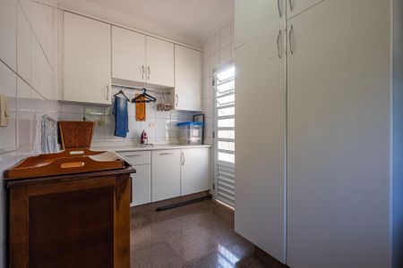 Casa à venda com 380m², 5 quartos e 4 vagasCozinha - Lavanderia