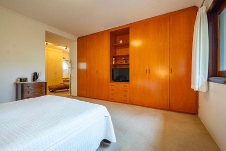 Casa à venda com 380m², 5 quartos e 4 vagasSuíte