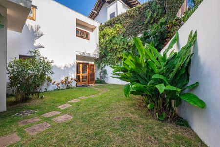 Casa à venda com 380m², 5 quartos e 4 vagasQuintal