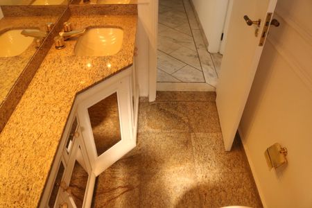 Apartamento para alugar com 428m², 3 quartos e 3 vagasBanheiro 1