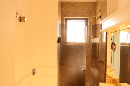 Apartamento para alugar com 428m², 3 quartos e 3 vagasBanheiro 1