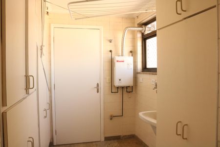 Apartamento para alugar com 428m², 3 quartos e 3 vagasÁrea de Serviço