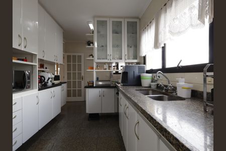 Apartamento à venda com 230m², 4 quartos e 4 vagasCozinha