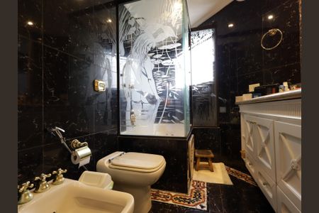 Apartamento à venda com 230m², 4 quartos e 4 vagasBanheiro da Suíte