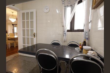 Apartamento à venda com 230m², 4 quartos e 4 vagasCozinha