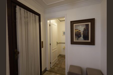 Apartamento à venda com 230m², 4 quartos e 4 vagasHall de entrada