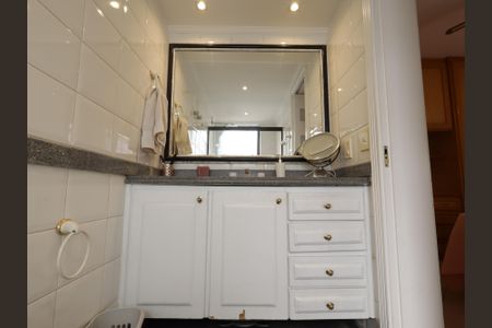 Apartamento à venda com 230m², 4 quartos e 4 vagasBanheiro da Suíte 1