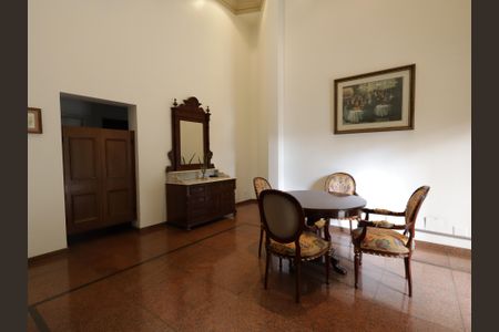 Apartamento à venda com 230m², 4 quartos e 4 vagasÁrea comum - Salão de festas