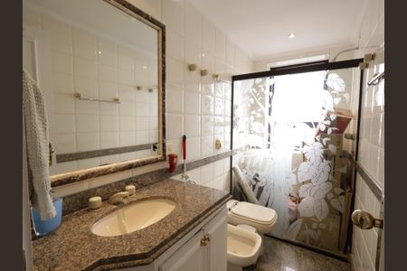 Apartamento à venda com 230m², 4 quartos e 4 vagasBanheiro da Suíte 3