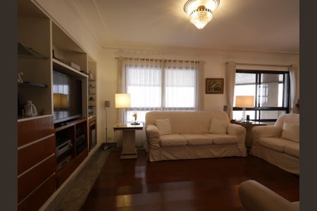 Apartamento à venda com 230m², 4 quartos e 4 vagasSala de TV