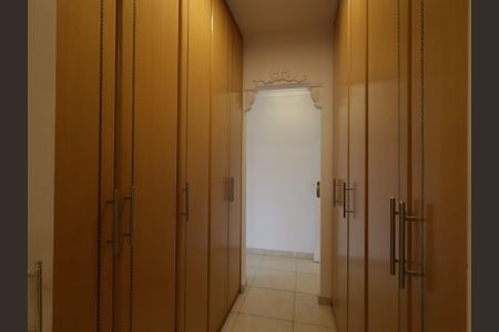 Apartamento à venda com 230m², 4 quartos e 4 vagasCloset da suíte
