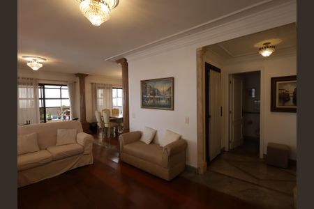 Apartamento à venda com 230m², 4 quartos e 4 vagasSala de TV