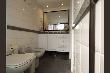 Apartamento à venda com 230m², 4 quartos e 4 vagasBanheiro da Suíte 1