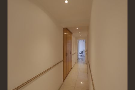 Apartamento à venda com 230m², 4 quartos e 4 vagasCorredor