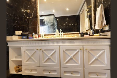 Apartamento à venda com 230m², 4 quartos e 4 vagasBanheiro da Suíte