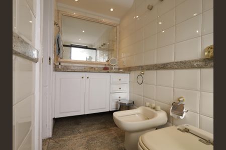 Apartamento à venda com 230m², 4 quartos e 4 vagasBanheiro da Suíte 2