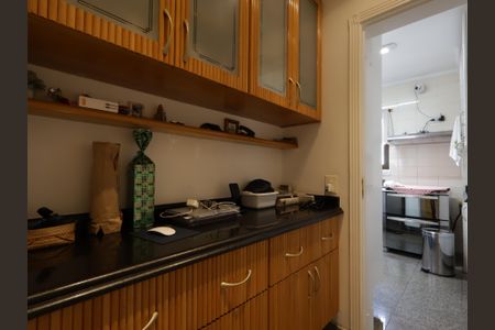 Apartamento à venda com 230m², 4 quartos e 4 vagasCorredor cozinha